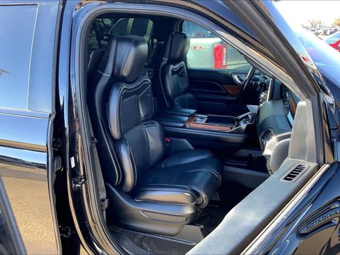Used 2019 Lincoln Navigator Reserve image 9