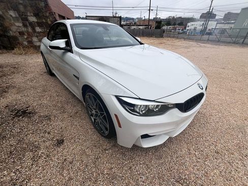 Used 2018 BMW M4 Convertible image 24