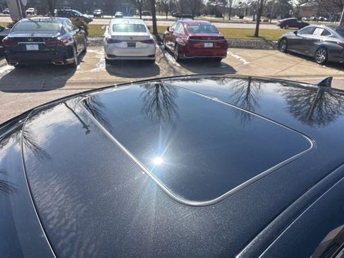 Used 2016 Lexus ES 350 w/ Luxury Package w/Wood Trim image 10