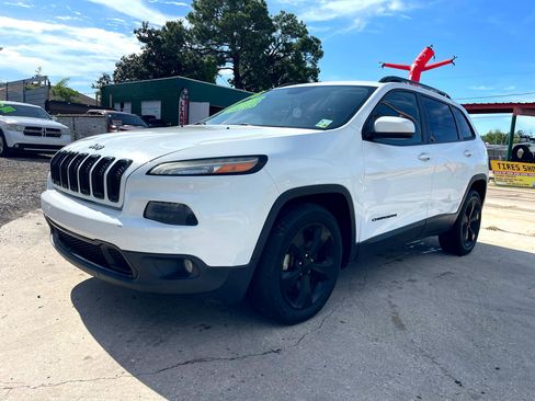 Used 2016 Jeep Cherokee Latitude image 1