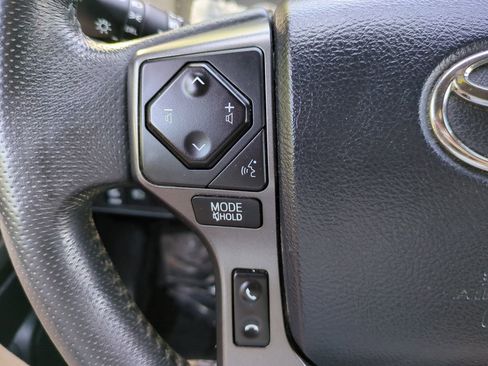 Used 2018 Toyota Tacoma TRD Off-Road AWD/4WD image 23
