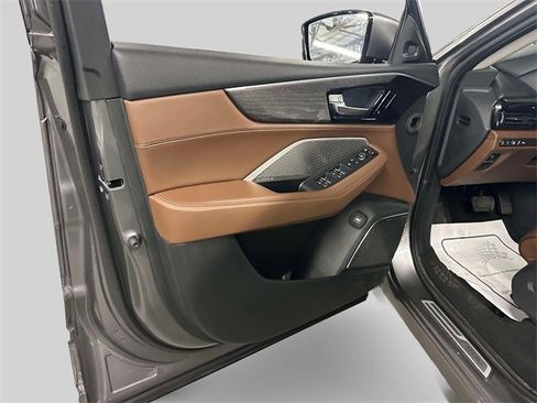 Used 2023 Acura MDX SH-AWD w/ Advance Package image 12