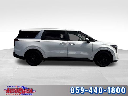 Used 2025 Kia Carnival FWD image 9