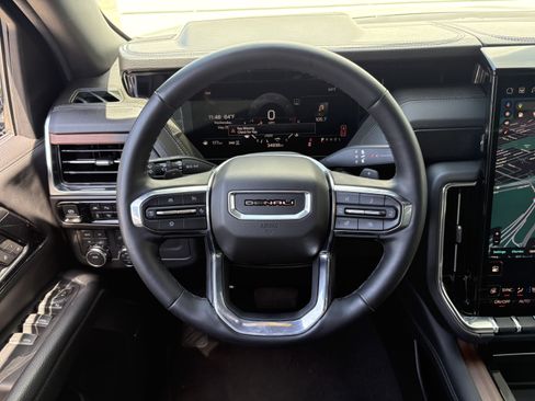 Used 2025 GMC Yukon XL Denali AWD/4WD image 17