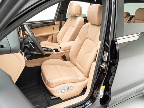 Used 2025 Porsche Macan image 5