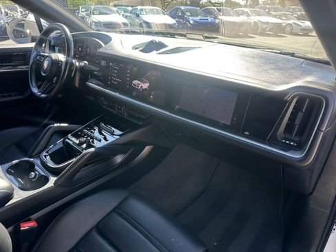 Used 2024 Porsche Cayenne S w/ Premium Package Plus (PP1) image 21