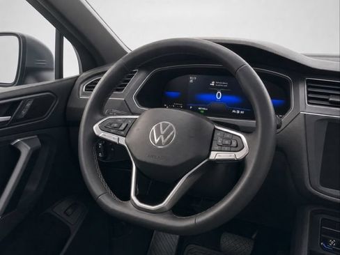 Used 2022 Volkswagen Tiguan SE AWD/4WD image 16