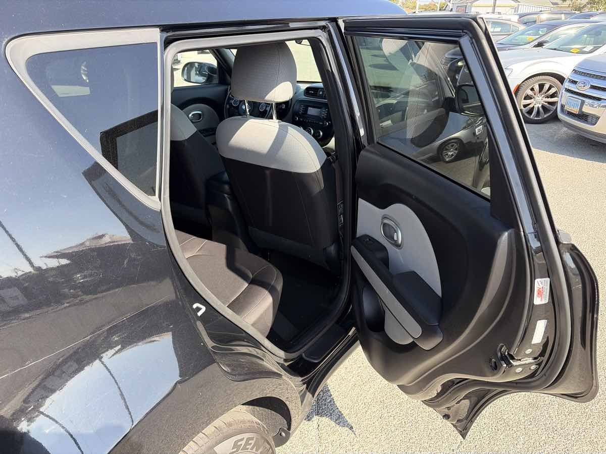 Used 2016 Kia Soul FWD image 21