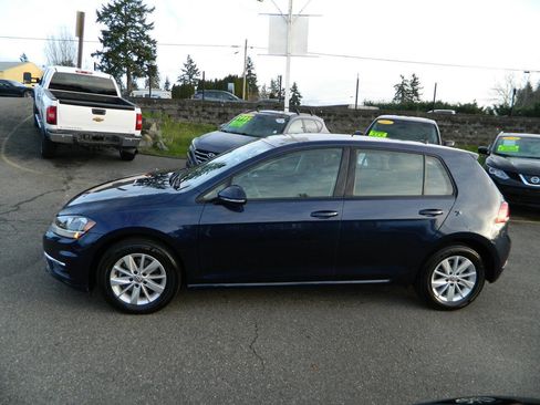 Used 2018 Volkswagen Golf S image 5