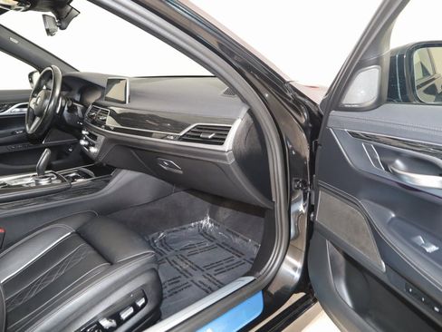 Used 2022 BMW 750i xDrive w/ M Sport Package image 57