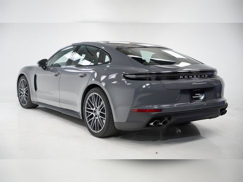 Certified 2025 Porsche Panamera 4 image 3