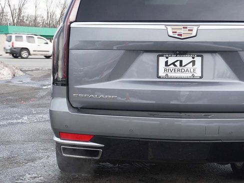 Used 2022 Cadillac Escalade Premium Luxury image 21