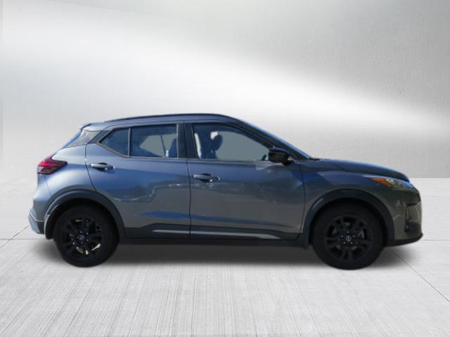 Used 2022 Nissan Kicks SR w/ Premium Package FWD image 2