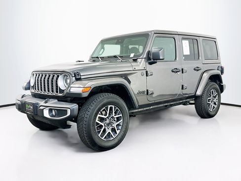 Used 2025 Jeep Wrangler Unlimited Sahara AWD/4WD image 3