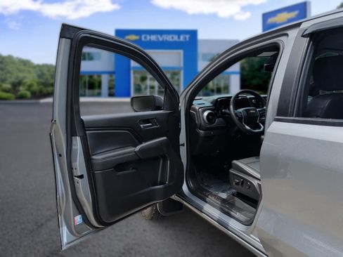 Used 2023 Chevrolet Colorado LT w/ LT Convenience Package III AWD/4WD image 12