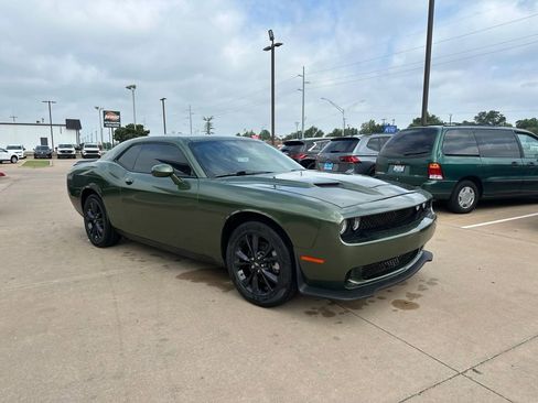 Used 2022 Dodge Challenger SXT w/ Driver Convenience Group AWD/4WD image 3