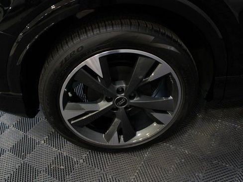 Used 2025 Audi Q4 e-tron Premium Plus AWD/4WD image 28