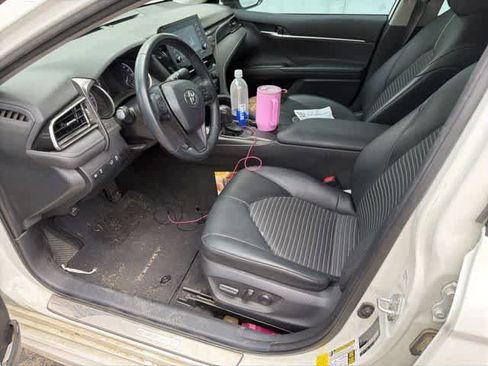Used 2021 Toyota Camry SE FWD image 6