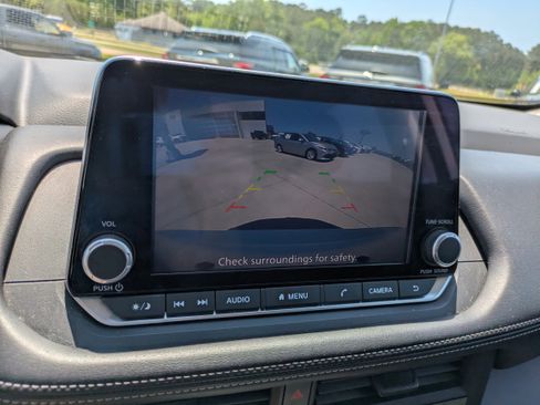 Used 2024 Nissan Rogue S image 16