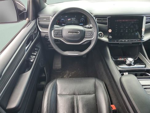 Used 2023 Jeep Wagoneer L Series III RWD image 12