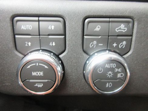 New 2026 GMC Sierra 3500 SLT w/ SLT Premium Package AWD/4WD image 16