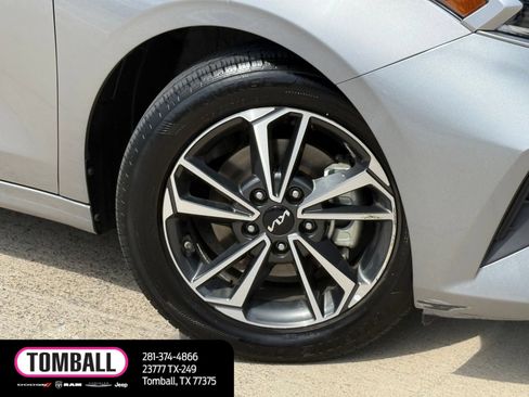 Used 2023 Kia Forte LXS FWD image 2
