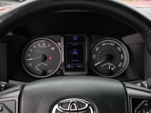 Used 2016 Toyota Tacoma TRD Off-Road w/ Premium & Technology Package AWD/4WD image 21