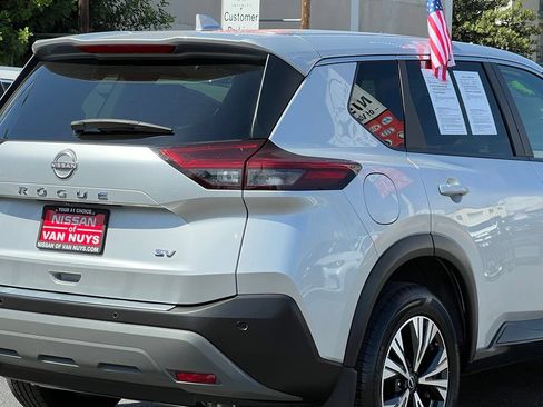 Used 2023 Nissan Rogue SV FWD image 8