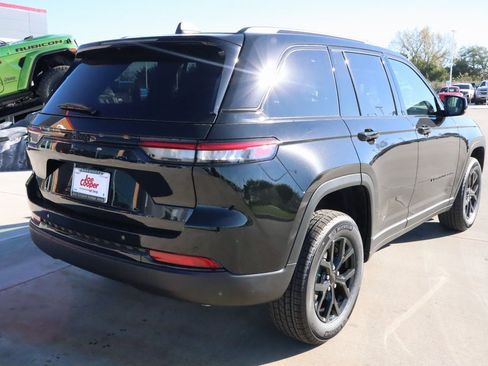 New 2025 Jeep Grand Cherokee Laredo image 21