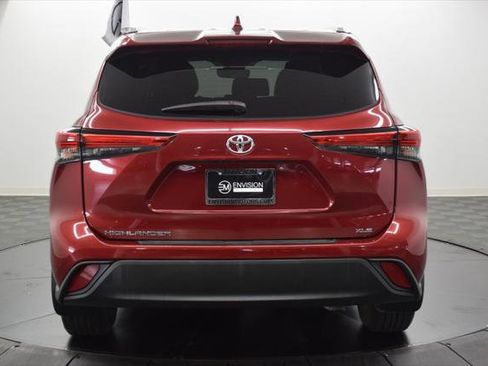 Certified 2023 Toyota Highlander XLE image 6