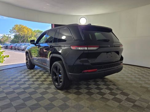 New 2025 Jeep Grand Cherokee L Laredo RWD image 5