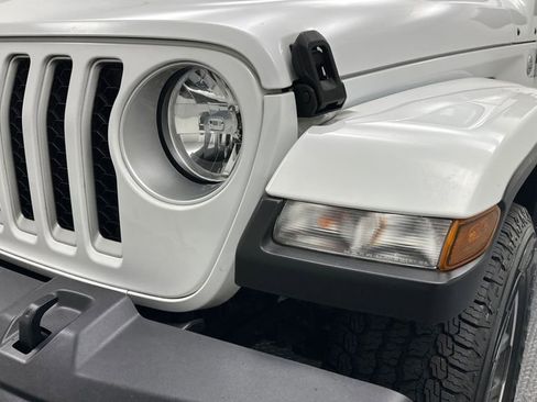 Used 2021 Jeep Gladiator Overland image 23