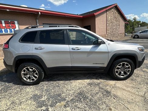 Used 2020 Jeep Cherokee Trailhawk w/ Cold Weather Group AWD/4WD image 9