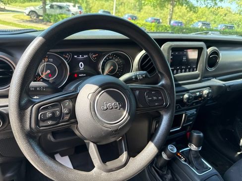 Used 2022 Jeep Gladiator Sport AWD/4WD image 9