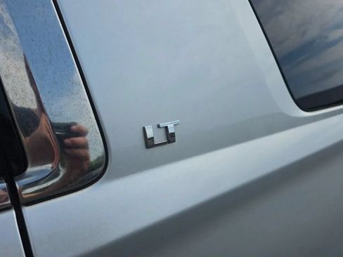 Used 2017 Chevrolet Suburban LT AWD/4WD image 12