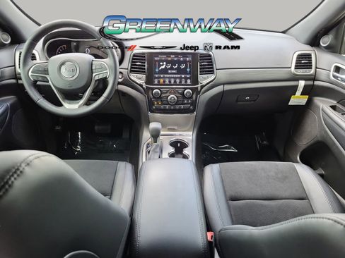Used 2022 Jeep Grand Cherokee Laredo X RWD image 9