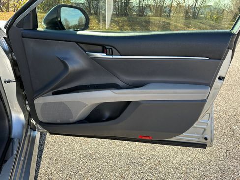 Used 2022 Toyota Camry LE image 14