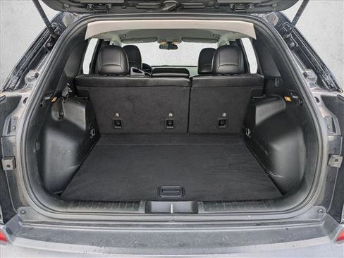 Used 2019 Jeep Cherokee Latitude Plus image 18