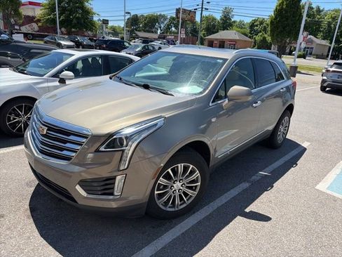 Used 2017 Cadillac XT5 Luxury FWD image 2