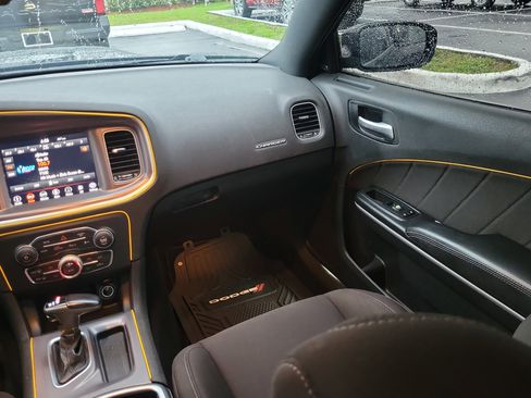 Used 2019 Dodge Charger R/T image 17