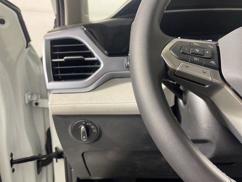 New 2026 Volkswagen Taos SE AWD/4WD image 13