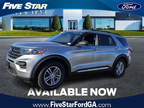 Used 2021 Ford Explorer XLT image 3
