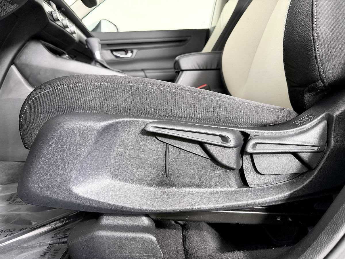Used 2023 Honda CR-V LX image 32