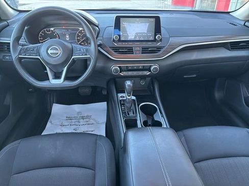 Used 2024 Nissan Altima 2.5 SV image 12