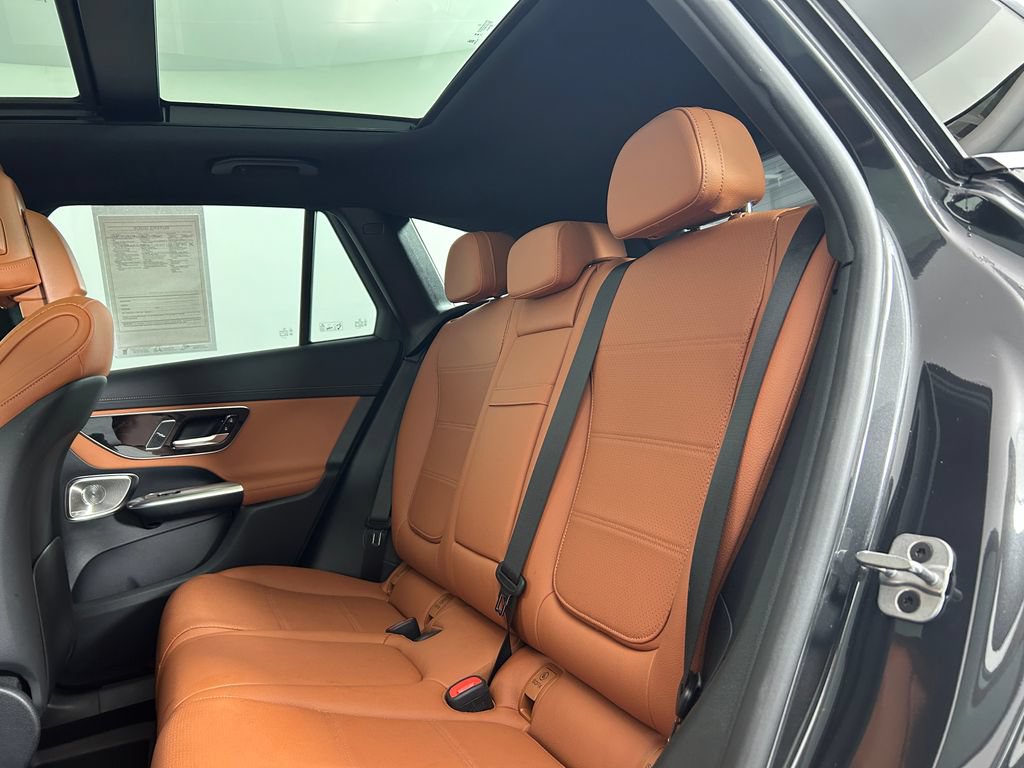 Used 2025 Mercedes-Benz GLC 350e 4MATIC image 27