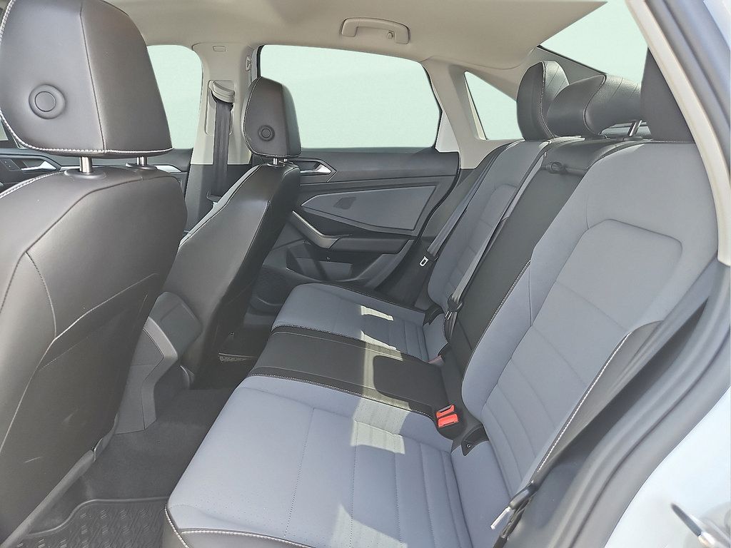 Used 2026 Volkswagen Jetta SE FWD image 10