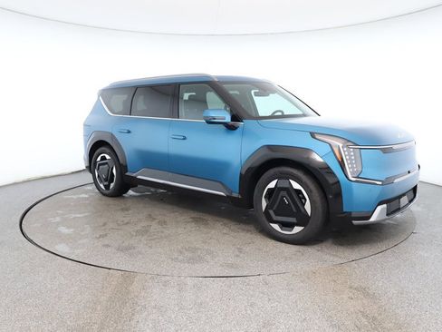 Used 2024 Kia EV9 Land image 7
