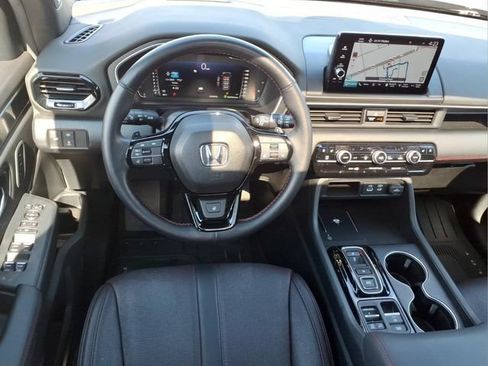 Used 2025 Honda Pilot Black Edition image 18