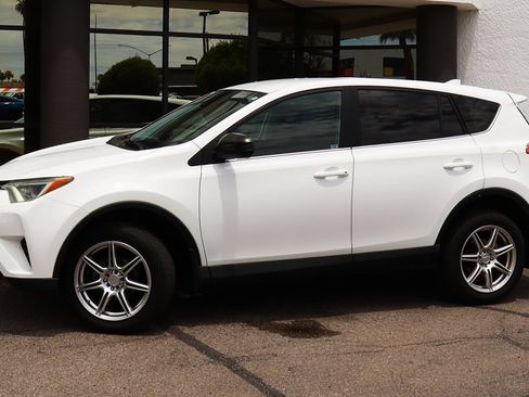 Used 2018 Toyota RAV4 LE w/ All Weather Liner Package FWD image 4