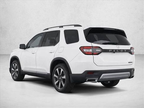 Used 2024 Honda Pilot Touring image 5